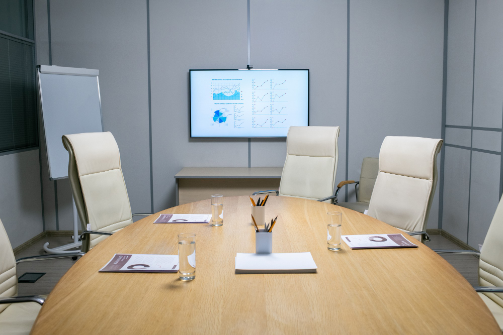 Modern Conference Tables: Balancing Functionality And Aesthetics